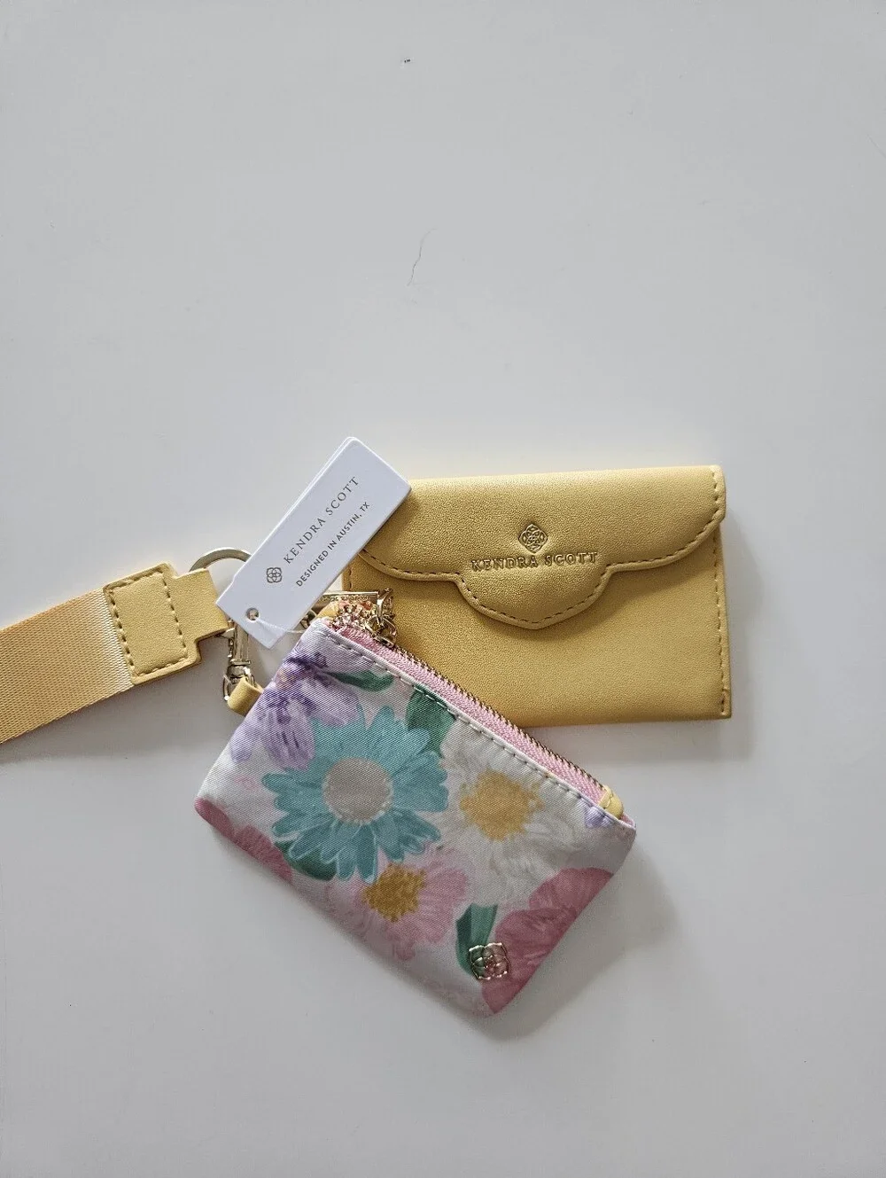 NWT Kendra Scott Floral Dual Wallet Wristlet Keychain